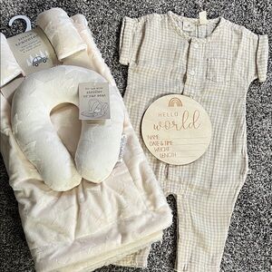 👶🏻SALE BABY GAP Jumper Little Traveler Baby Blanket Gender Neutral Baby Gift